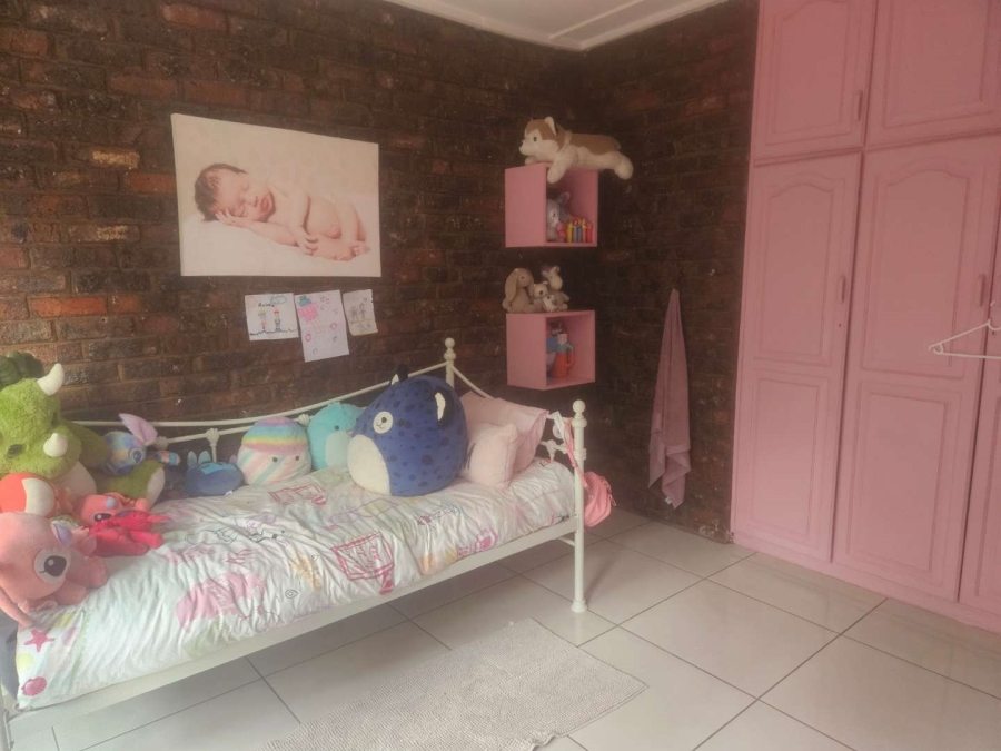5 Bedroom Property for Sale in Royldene Northern Cape